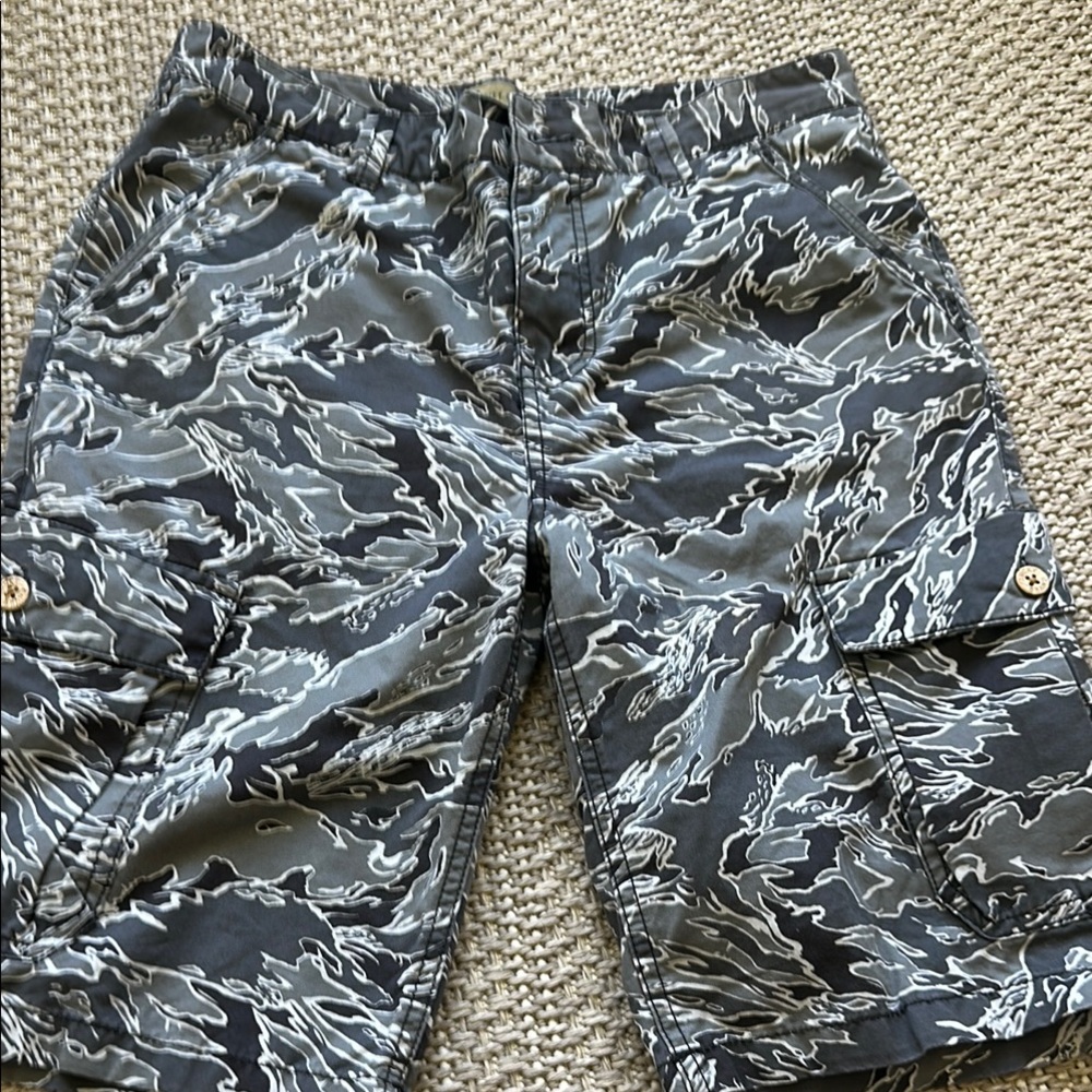 Stylish Gray Camouflage Men's Shorts